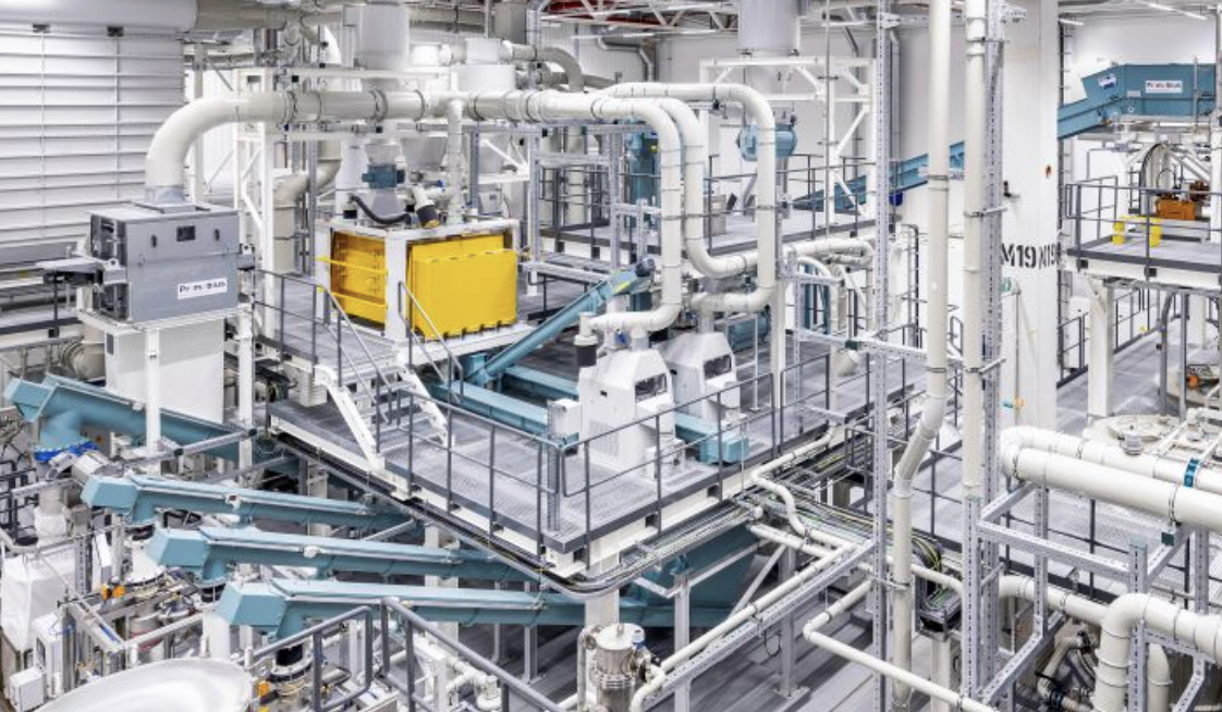 Mercedes-Benz inaugura su propia planta de reciclaje de baterías 